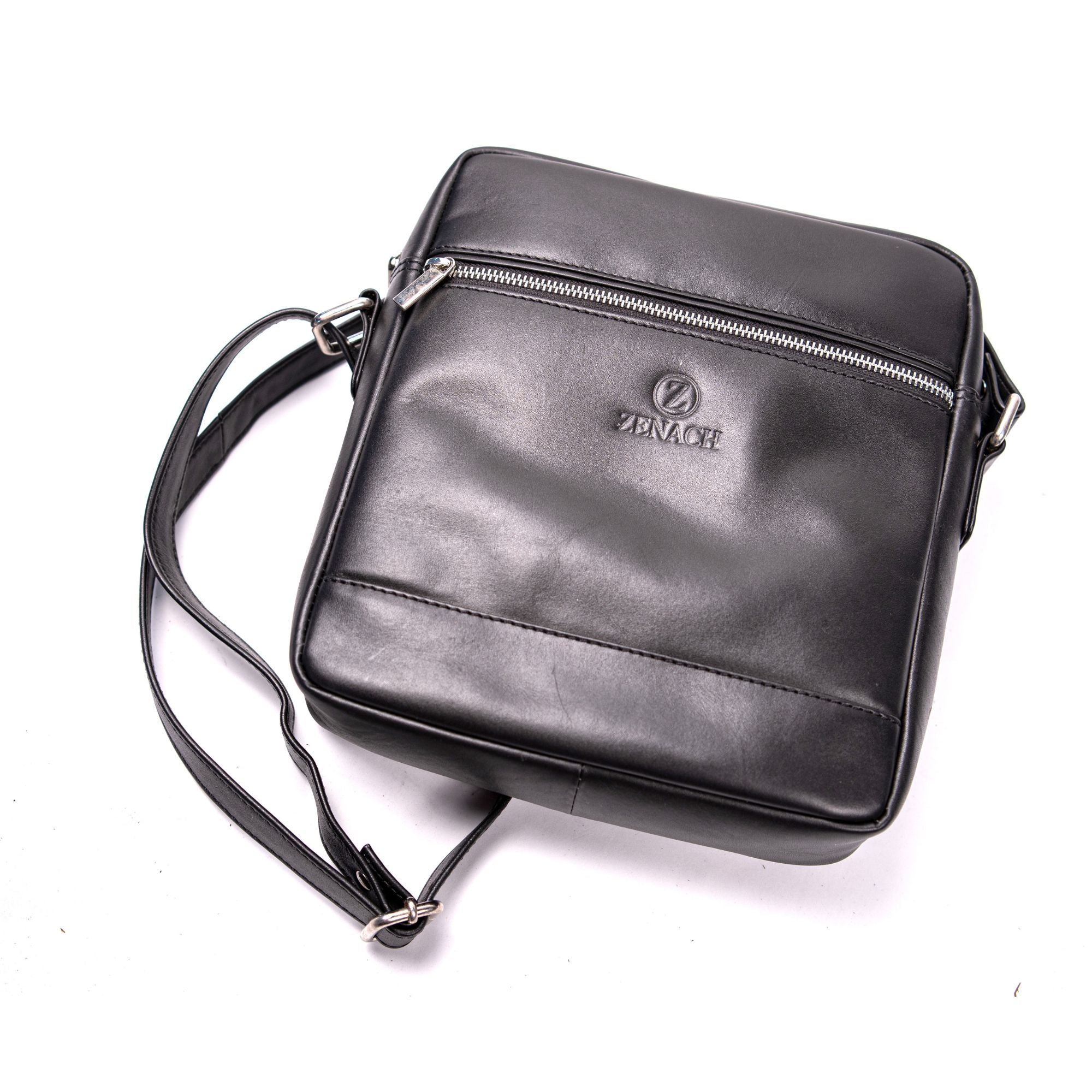 Closer look to the TRENDING Sophia Cross Body Bag from ALBERTO. www.alberto.com.ph  | Instagram